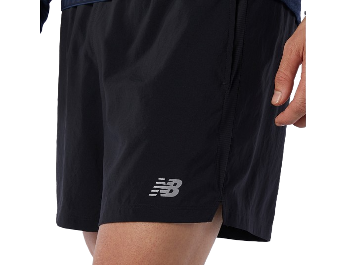 Short de hombre New Balance Accelerate 5 Inch Negro