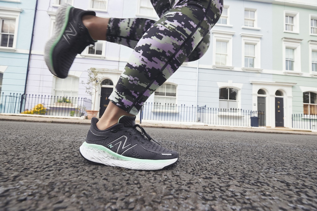 Zapato de mujer New Balance Fresh Foam X1080 Negro/Turquesa