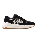 [W5740APA-B-B] Zapato Lifestyle Mujer New Balance 57/40 Beige/Negro (12 pares)